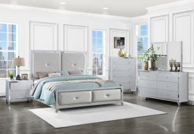 Larue 5-piece Eastern King Bedroom Set Silver